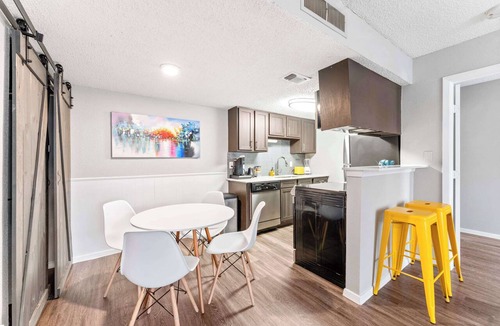 Dawson Apartment | SoCo 2BR corner suite, king bed, fast WiFi w/pool