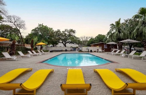 Dawson Apartment | Soco 2BR Cozy Suite w Pool King bed Fast Wifi