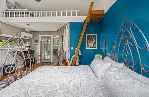 Travis Heights Bed & Breakfast | SoCo District, Pool - Carriage House, Park Lane