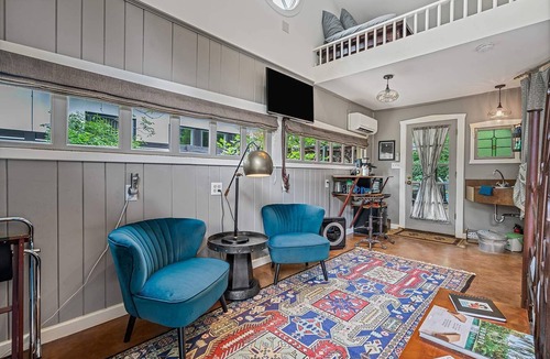Travis Heights Bed & Breakfast | SoCo District, Pool - Carriage House, Park Lane