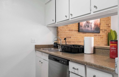 Bouldin Apartment | SOCO Downtown 1BDR | Perfect Location| Free Pkg