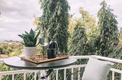 Lapu-Lapu Apartment | Soderberg by J&J (Near airport| Wi-Fi |Netflix)