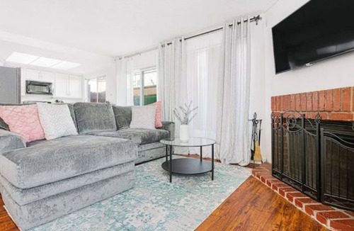Hawthorne House | SOFI | LAX | CRYPTO | FORUM 4bd Los Angeles Home