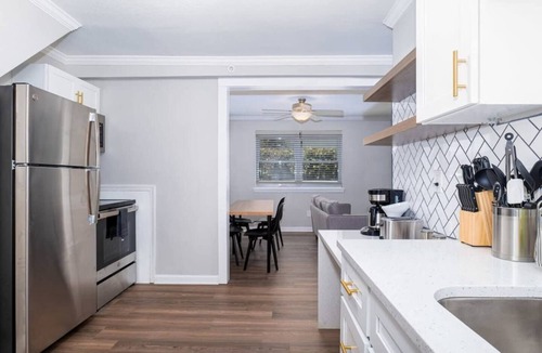 Cottage Line Apartment | Sojourn Beach Front Paradise Cove Suite