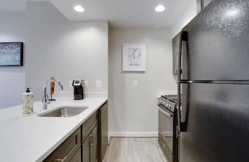 Court House Apartment | Sojourn | Courtland Towers | 1 BR w/Bocci Ball Court