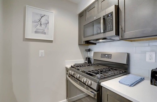 Court House Apartment | Sojourn | Courtland Towers | 1 BR w/Pickleball Court