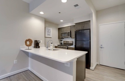 Court House Apartment | Sojourn | Courtland Towers w/Fitness Center