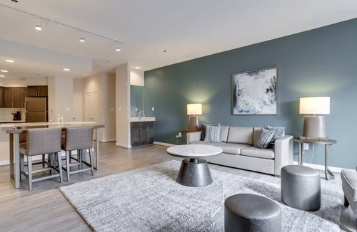 Court House Apartment | Sojourn | Courtland Towers w/Entertainment Area