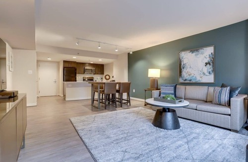 Court House Apartment | Sojourn | Courtland Towers w/racquetball courts
