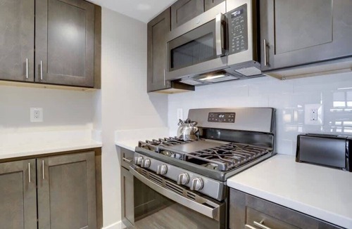 Court House Apartment | Sojourn | Courtland Towers | 24-hour Front Desk