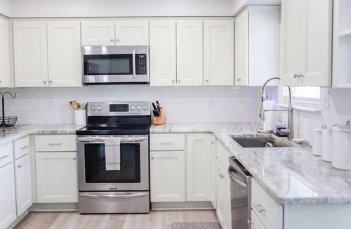 Norfolk Apartment | Sojourn Family Home Sleeps 6