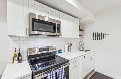 Le Droit Park Apartment | Sojourn Park Oasis Su