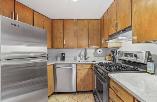 Dupont Circle Apartment | Sojourn Top-tier Walk Score by Chic Local Eateries