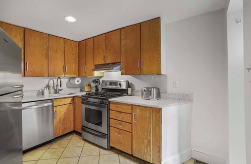 Dupont Circle Apartment | Sojourn Top-tier Walk Score by Chic Local Eateries
