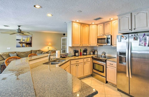 Bal Harbour House | Solar-Heated Pool! Tropical Apollo Beach Hideaway