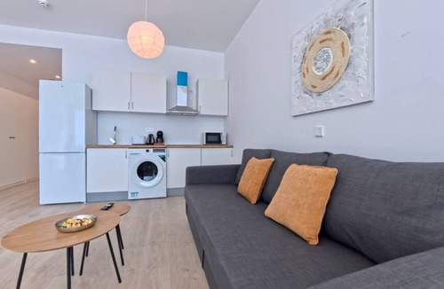 Alcobendas Apartment | Solar Light & WiFi in Madrid North Business Area - 2