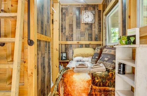 Florence Apartment | Solar-Powered Brandon Studio Cabin: Hiking Access