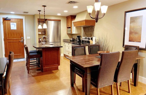 Canmore Condo | Solara Canmore King & Queen beds, 2 bathrooms, Pool/Hot Tub, Parking