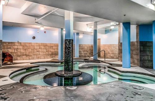 Canmore Apartment | Solara Getaway 2BR Condo with Pool - Hot Tub - Gym - Spa-102