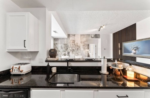 Downtown Apartment | Solara – Luxury 1BR Downtown