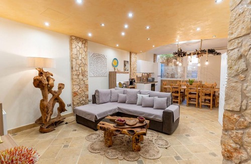Neviano Apartment | SOLE e LUNA - JACUZZI e RELAX