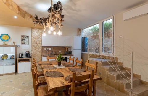 Neviano Apartment | SOLE e LUNA - JACUZZI e RELAX