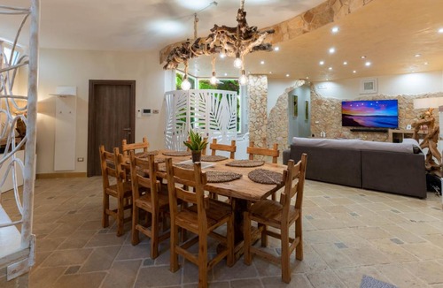 Neviano Apartment | SOLE e LUNA - JACUZZI e RELAX