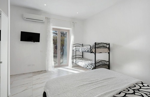 San Lazzaro House | Sole Room with Private Bathroom and Mountain View