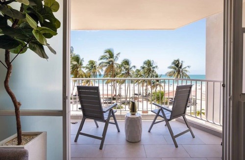 Isla Verde Apartment | Solis Beach Flat | Pool Access & Steps from Beach