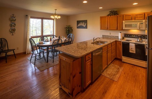 Sugar Mountain Ski Chalet | "Solitude Above All" spacious, cozy chalet w/mountain views NEW LISTING DISCOUNT