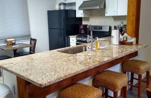 Woods Bay House | Solitude by Flathead Lake - two minutes from the beach