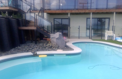 Doubtless Bay Apartment | Solitude with a pool and spectacular views pet friendly