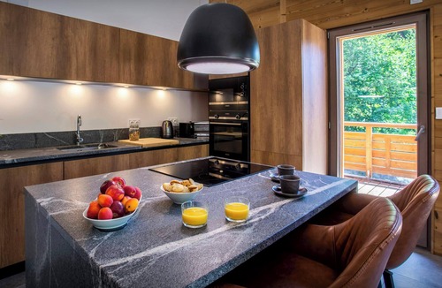 Chatel Apartment | Solly Nook - alpine holiday for 8, hot tub & close to action - OVO Network