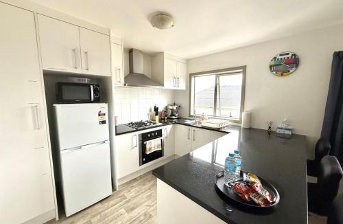 Saint Johns Apartment | Solo, Couples, Groups for 1-10 persons