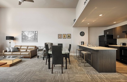 Victoria Hotel | SoLo Suites