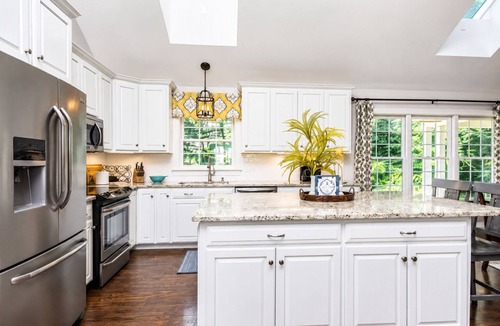 Cross Keys House | Solon Serenity: A Beautiful, Serene Setting with Mtn Views, Weekly and Monthly Discounts!
