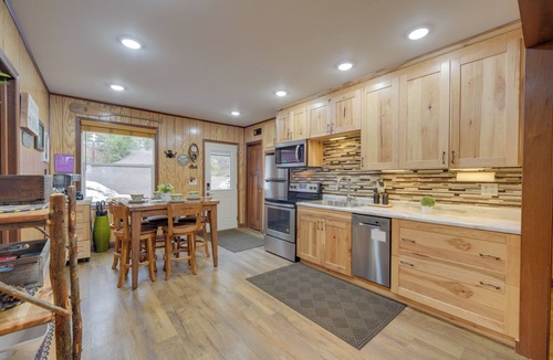 Solon Springs Cottage | Solon Springs Getaway w/Dock & Kayaks!