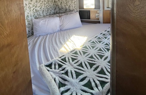 Sandusky Boat Rental | SoLSTAY Oasis at SoLSTAY