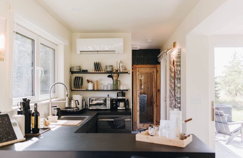 South Range Cabin | Sölvieg Stay: Shipping Container with Nordic Sauna