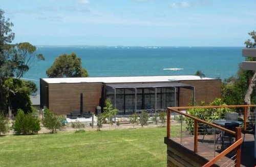 Somers Apartment | Somers Holiday accommodation with stunning balcony seaviews and private garden