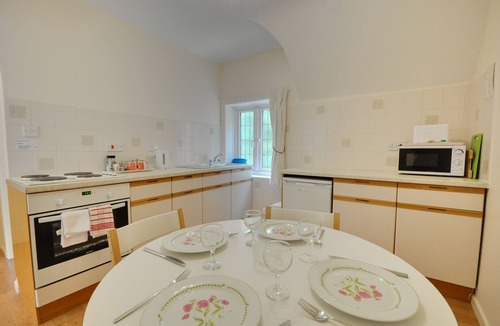 Bournemouth City Centre Cottage | Somerville Coach House 1 - a studio that sleeps 2 guests in 1 bedroom