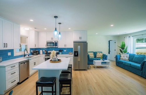 Effingham House | Something About Sara: 4BR Lake House on Lake Sara