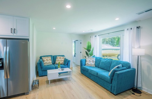 Effingham House | Something About Sara: 4BR Lake House on Lake Sara