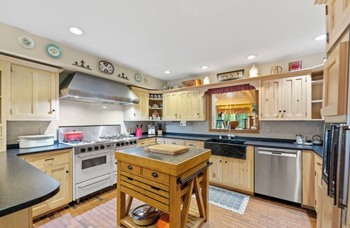 Winhall House | Something for everybody! This house is a crowd pleaser!