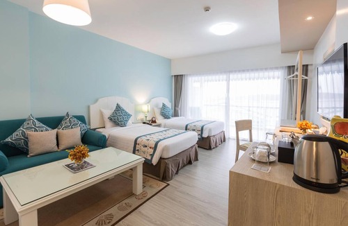 Ko Sichang Hotel | Somewhere Koh Sichang