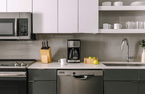 Hillsboro Village Apartment | Sonder at Village 21 | Queen Studio Apartment
