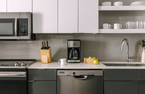Hillsboro Village Apartment | Sonder at Village 21 | Accessible Queen Studio Apartment w/Balcony