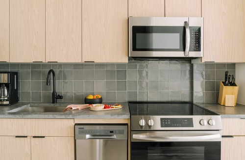 West Loop Gate Apartment | Sonder The Burnham | King Studio Apartment