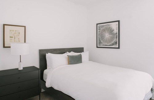 Historic Edgefield Apartment | Sonder The Lookout | One-Bedroom Apartment w/Balcony