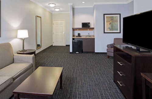 Westchase Hotel | Sonesta Essential Houston Westchase